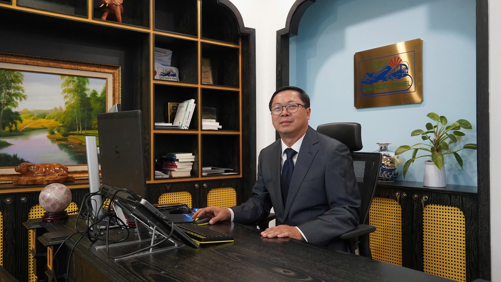 Mr Nam Giang