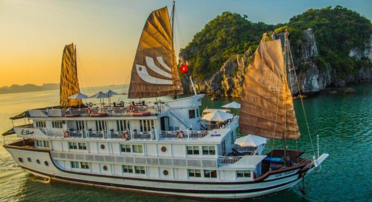 Bhaya Classic – Elegancia Atemporal en la Bahía de Halong