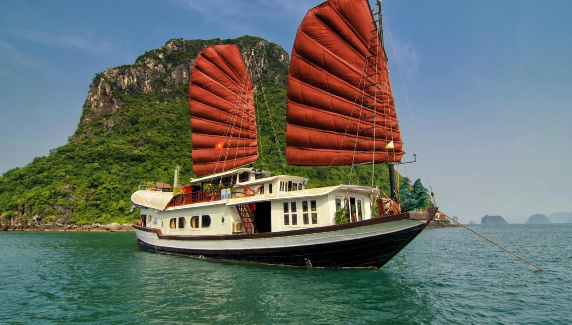 Indochina Junk – pionero en cruceros ecológicos en la bahía de Ha Long