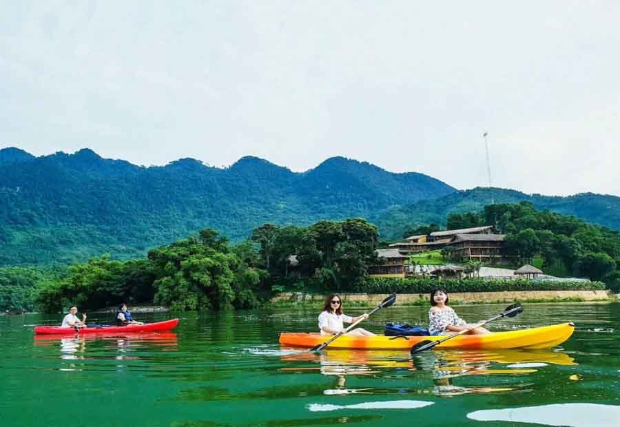Kayak en Hoa Binh: Una serena aventura en el paraíso verde oculto de Vietnam
