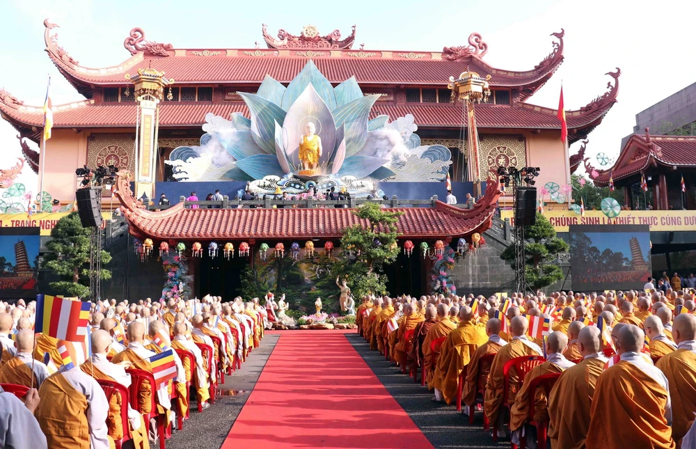El Cumpleaños de Buda y el Festival de Linternas Flotantes en el Delta del Mekong