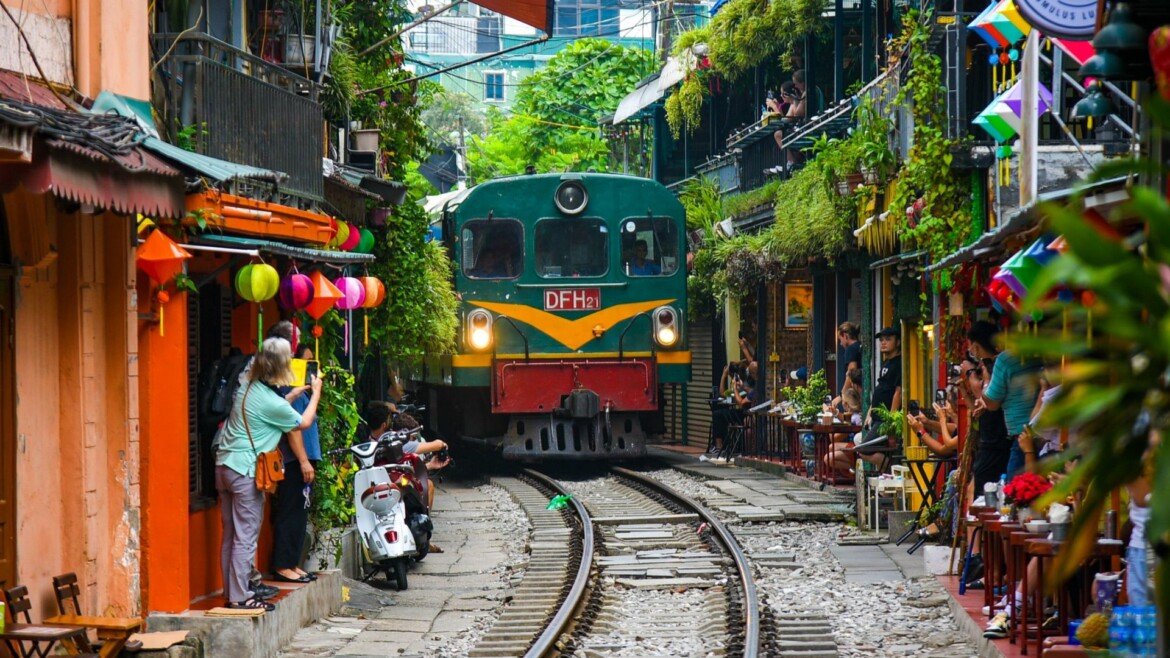 Tomando café junto a las vías: descubra la emocionante experiencia de las calles ferroviarias de Hanói